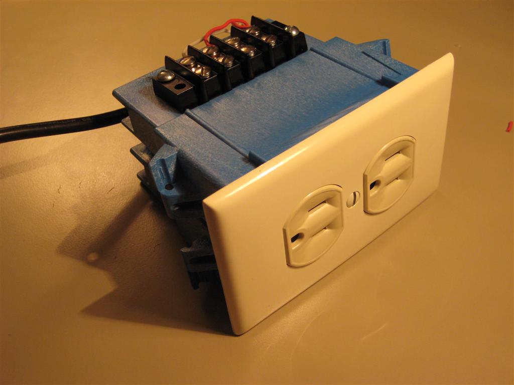 Switched outlet junction box